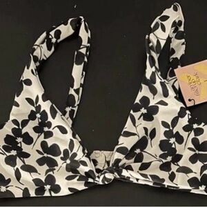 Skatie Black and White Floral Penny Top in Greenwich size Small